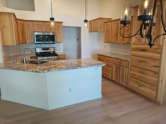 3rd image of 2920 N High Desert Way