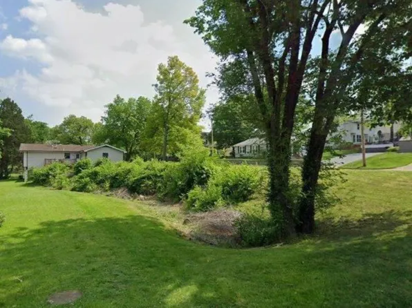 808 Liggett Dr, Saint Louis, MO 63126
