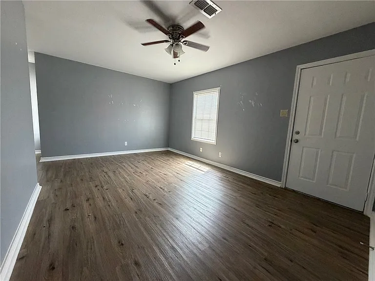 762 Sharon Dr — Photo 4
