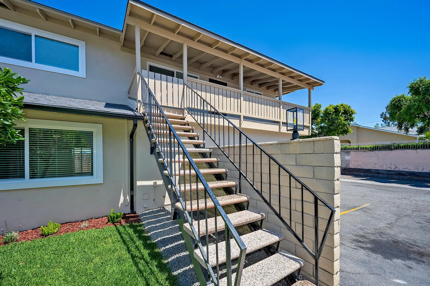 2 bed, 900 sqft, $2,500 — Photo 3