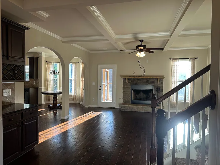 549 W Holloway Dr — Photo 11