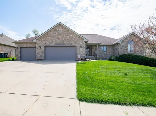 1413 Park Meadow Dr, Beech Grove, IN 46107