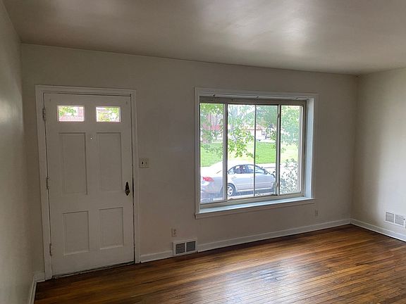 4th image of 3466 E Broad St #15
