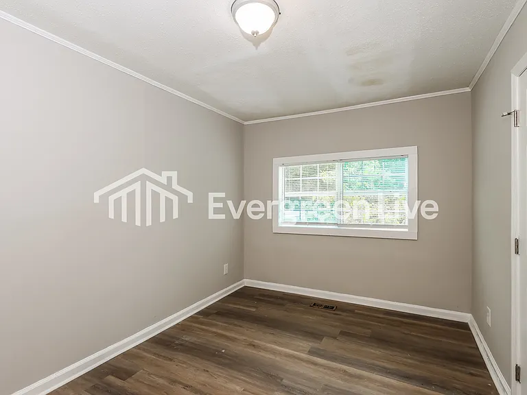 2517 Rhodes Dr — Photo 9