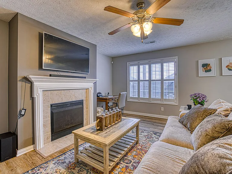 4880 Imperial Dr — Photo 20