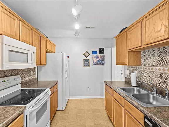 2nd image of 22 Greensboro Ct