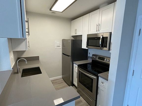 5th image of 18307 Burbank Blvd Unit 340