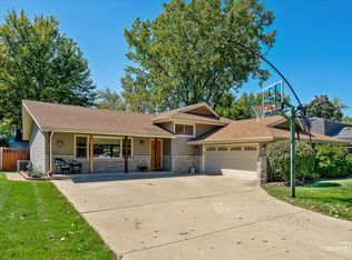 201 Pepperidge Rd, Naperville, IL 60540