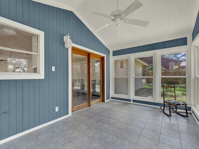 208 Reimer Ave — Photo 28