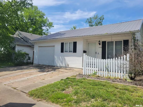 205 W Herrin St, Herrin, IL 62948