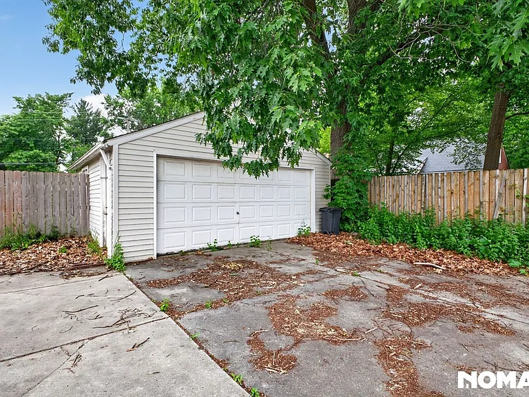 1723 Edgewood Dr — Photo 32