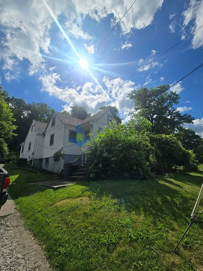 Spacious 2-story house 4-Bedroom house — Photo 1