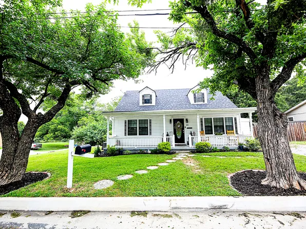 300 N Matthews St, Bowie, TX 76230