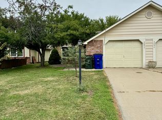 3806 Pinnacle Cir, Lawrence, KS 66049