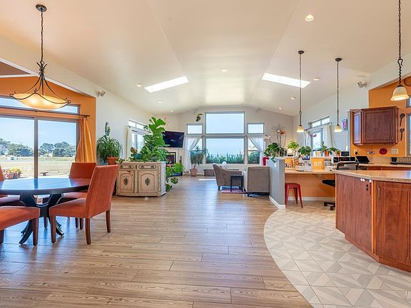 4th image of 34450 Sunset Way