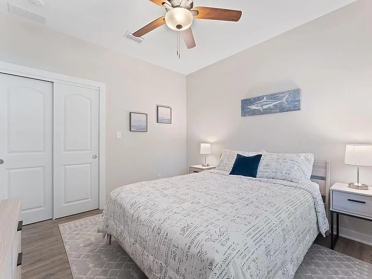 726 Giese Ln — Photo 17