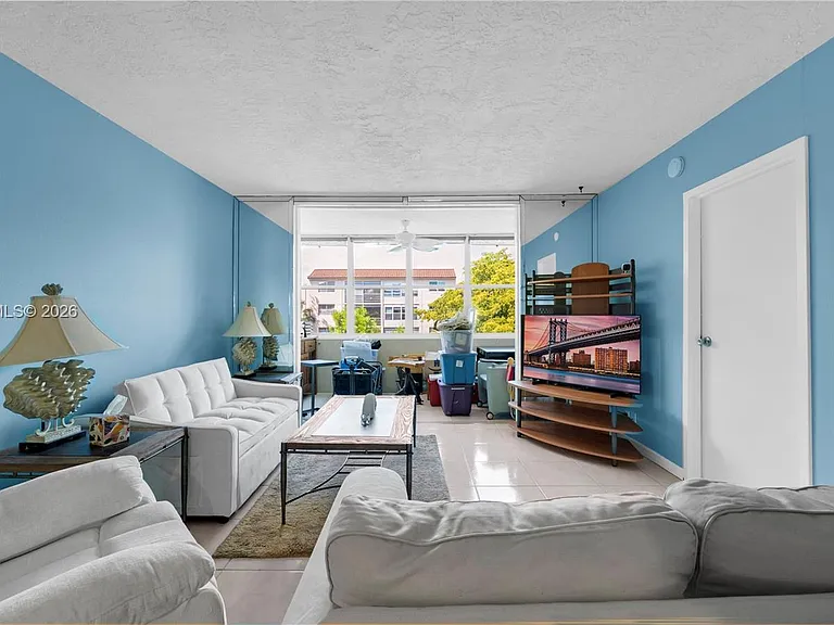 2861 Somerset Dr #301 — Photo 29