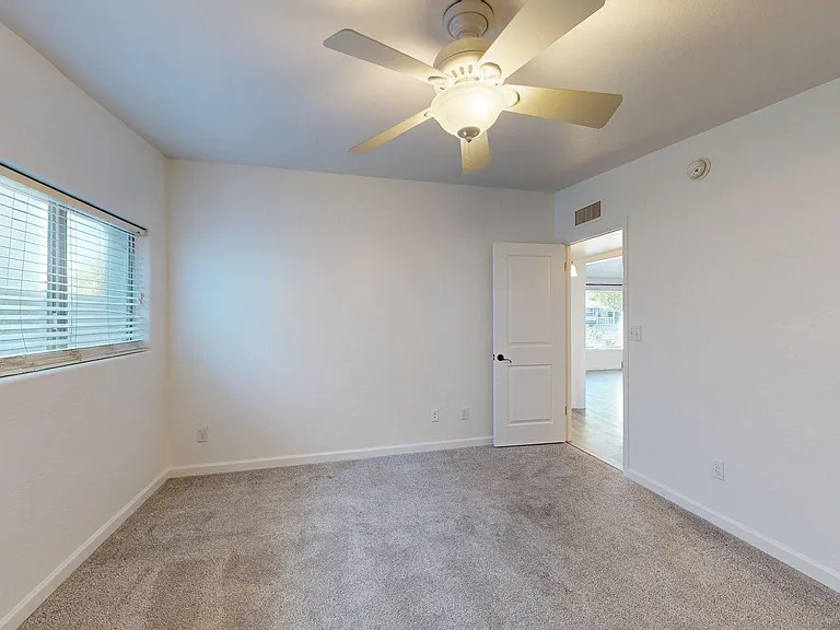 4537 E Devonshire Ave — Photo 17