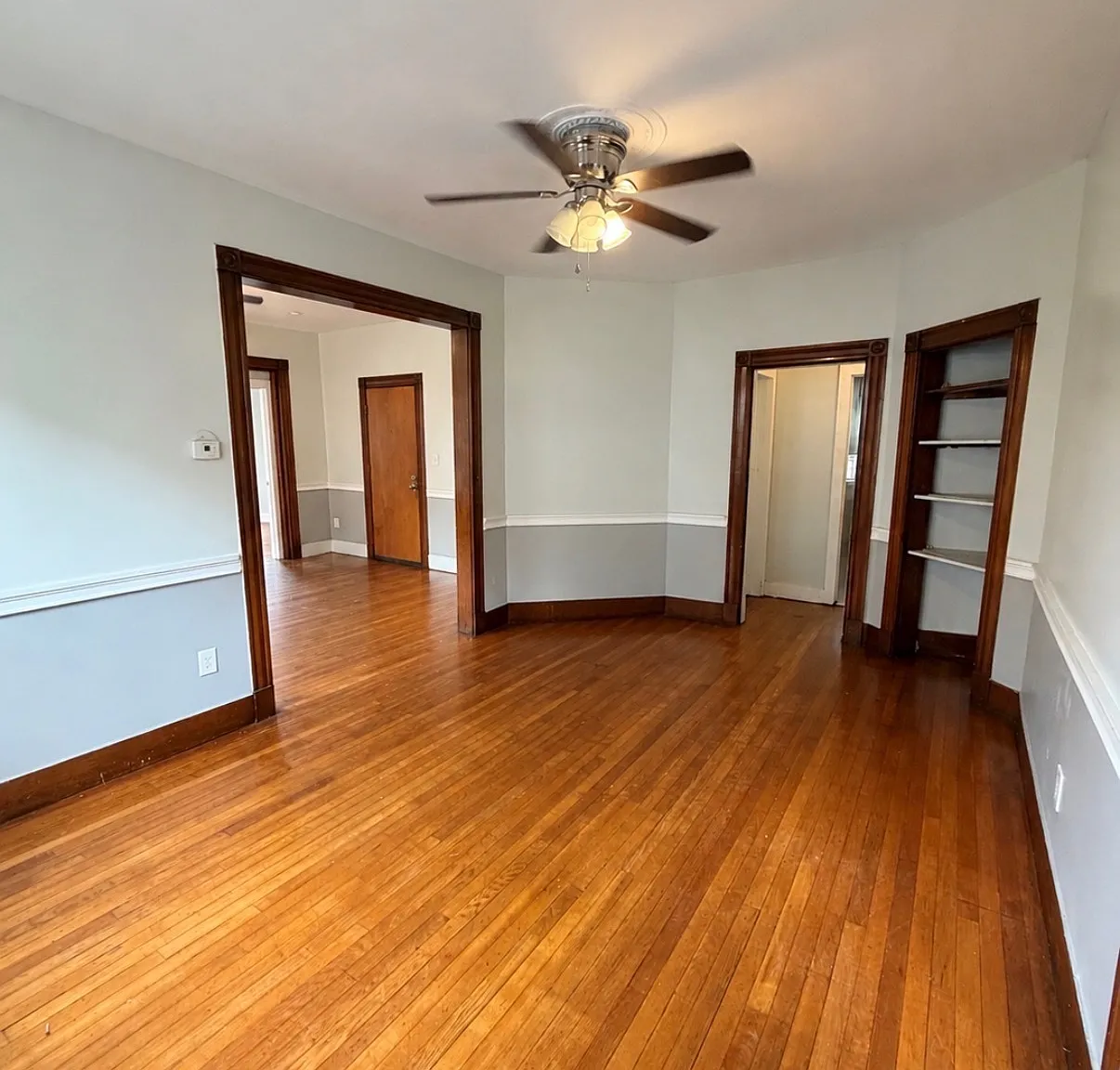 3 bed, 1.0 bath, 4857 sqft, $2,200 — Photo 4