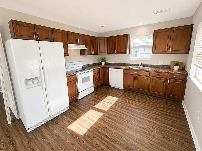 2324 Kentucky Ave — Photo 4