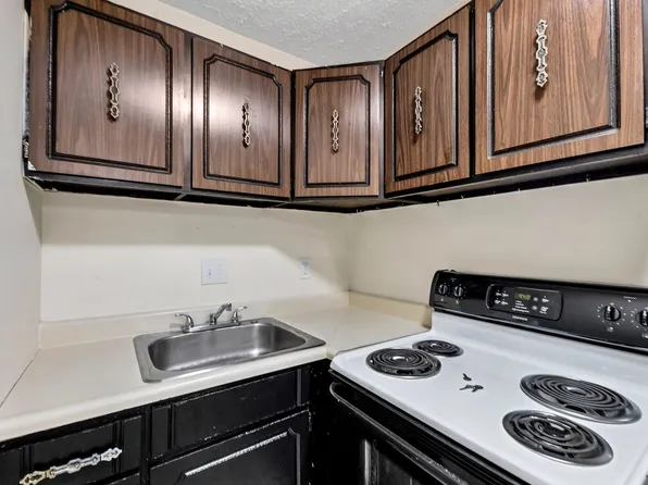 Washington Square, 192 Pennsylvania Ave APT 6, Rochester, PA 15074