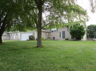 120 Shadowbrook Dr, Capron, IL 61012