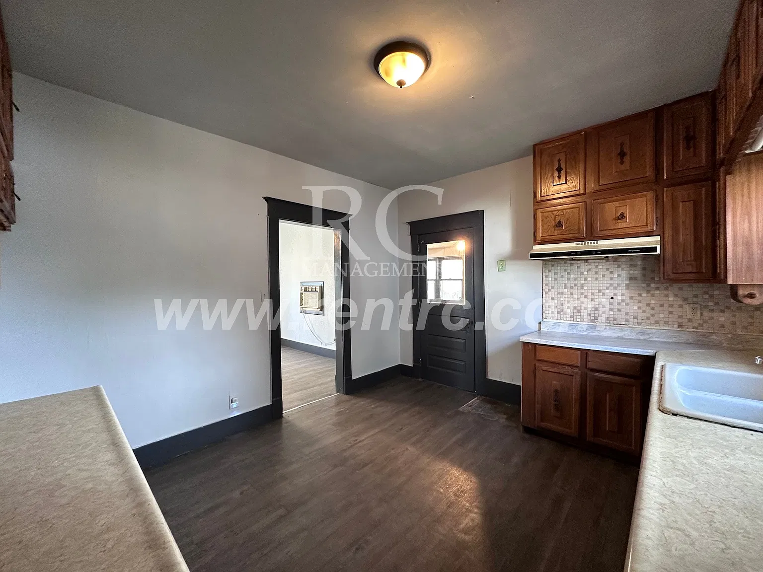 3 bed, 1.5 bath, 1150 sqft, $895 — Photo 3