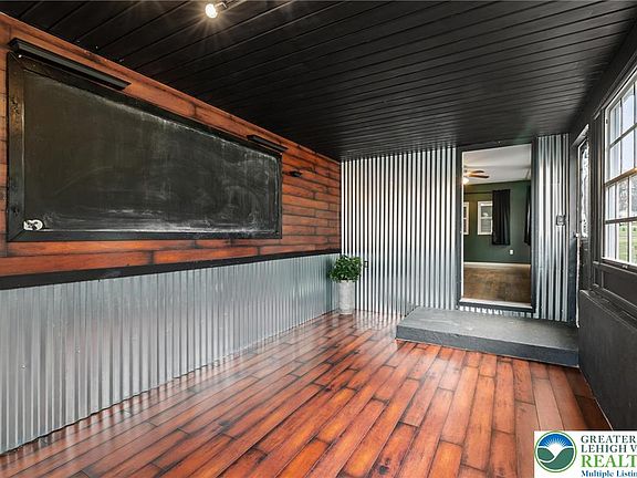 4th image of 2492 Schlegel Rd