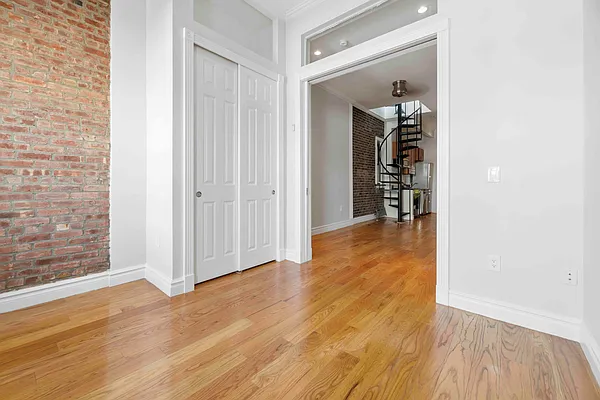 Rented by REAL New York | media 9