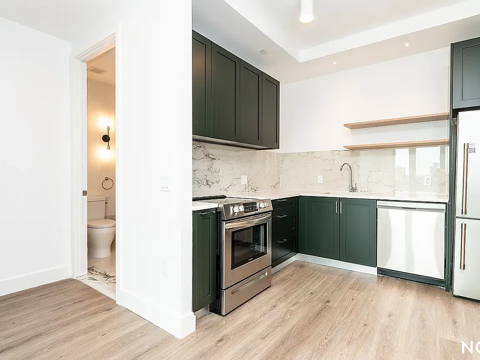 322 Grand Concourse #906