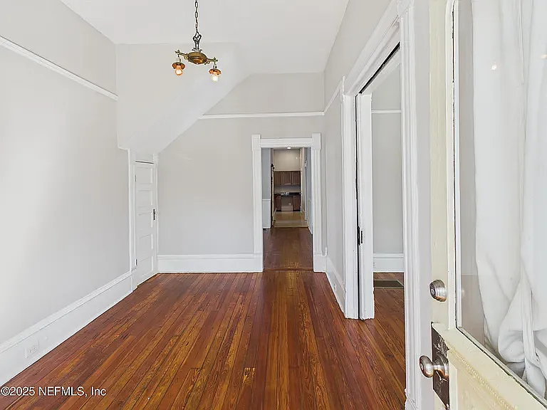 1251 Hubbard St #1 — Photo 8