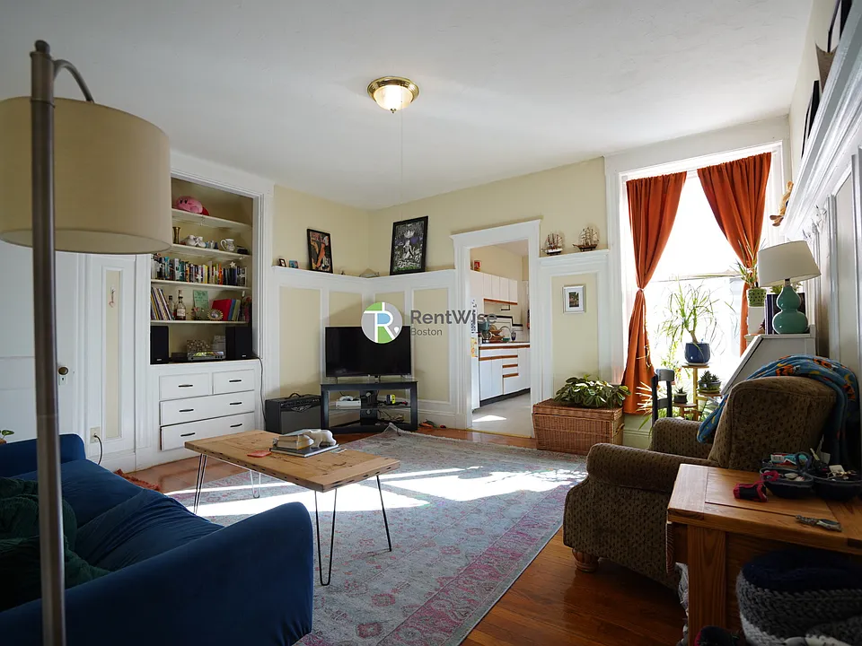 1118 Commonwealth Ave #3A