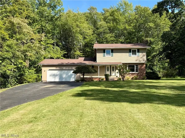 9059 Mountain View Dr, Chardon, OH 44024