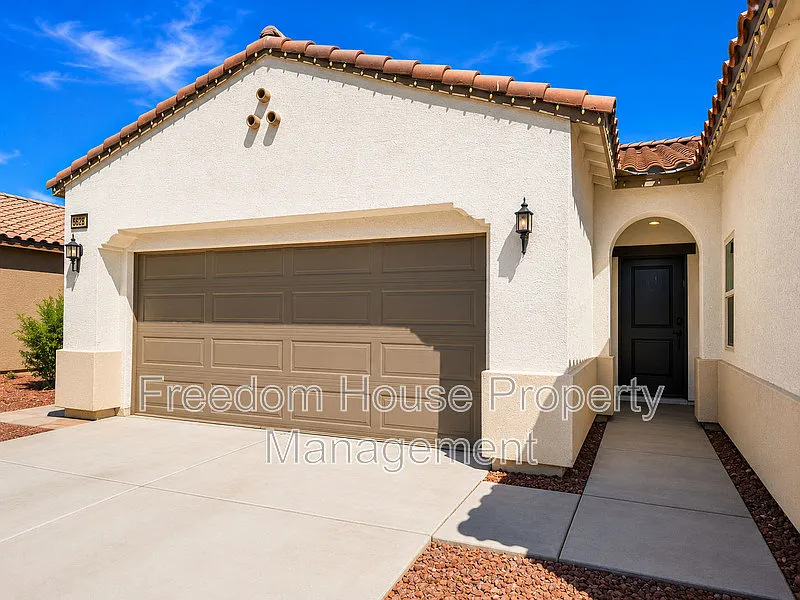 3 bed, 2.0 bath, 1988 sqft, $2,236 — Photo 4