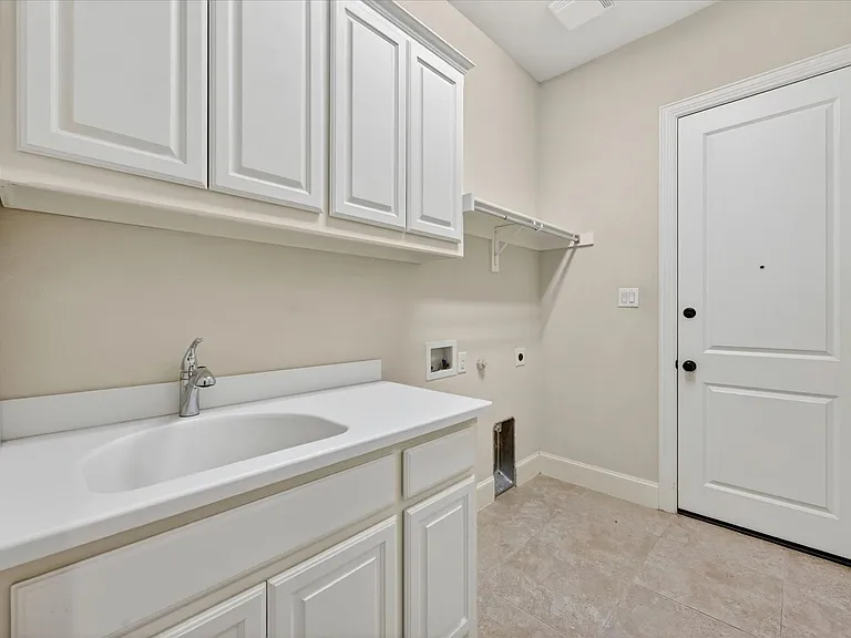 7675 Dotter Dr — Photo 14