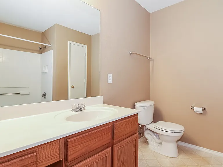 1324 Burleson St — Photo 12