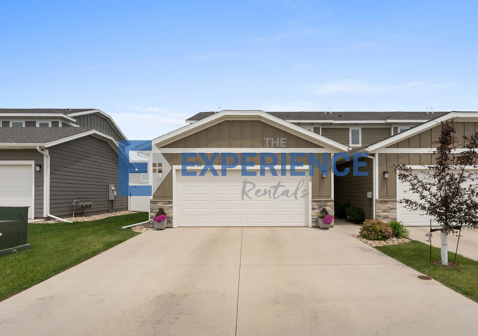 Spacious 3-Bedroom End-Unit Townhome with Main-Level Primary Suite! — Photo 1