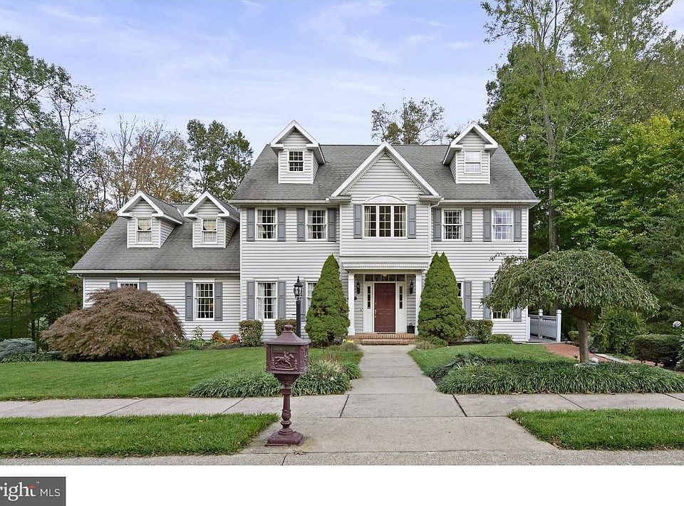 1st image of 111 Evergreen Dr