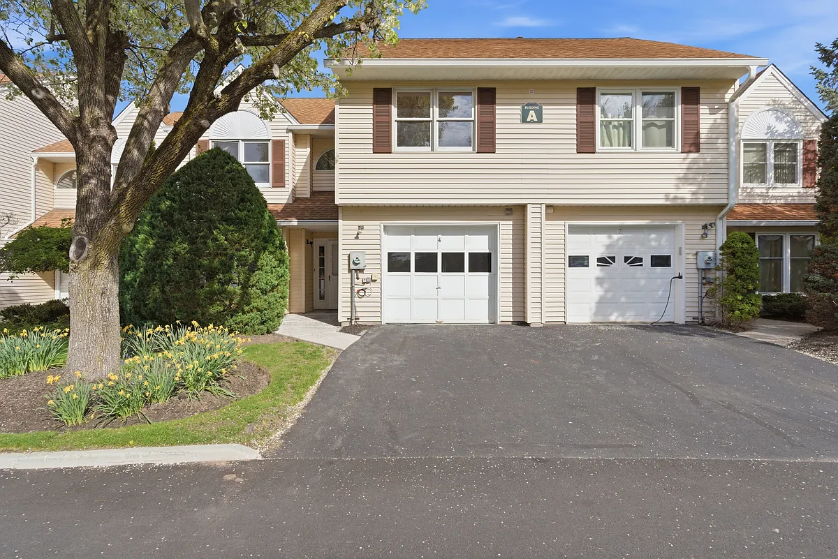 Building Photo - 4 Trevor Lake Dr