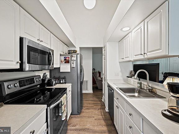 2nd image of 102 Gwen Dr Unit 102C