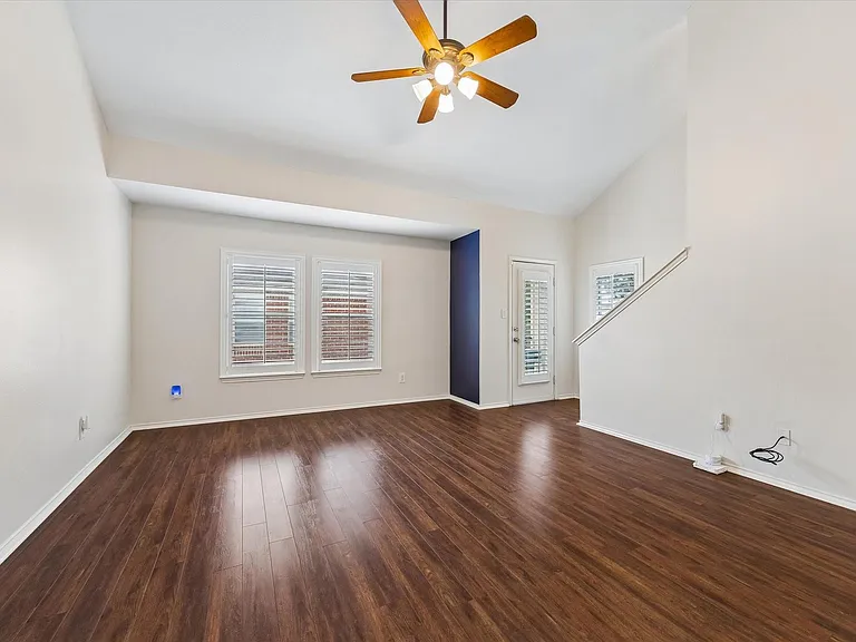922 W Heights Hollow Ln — Photo 6