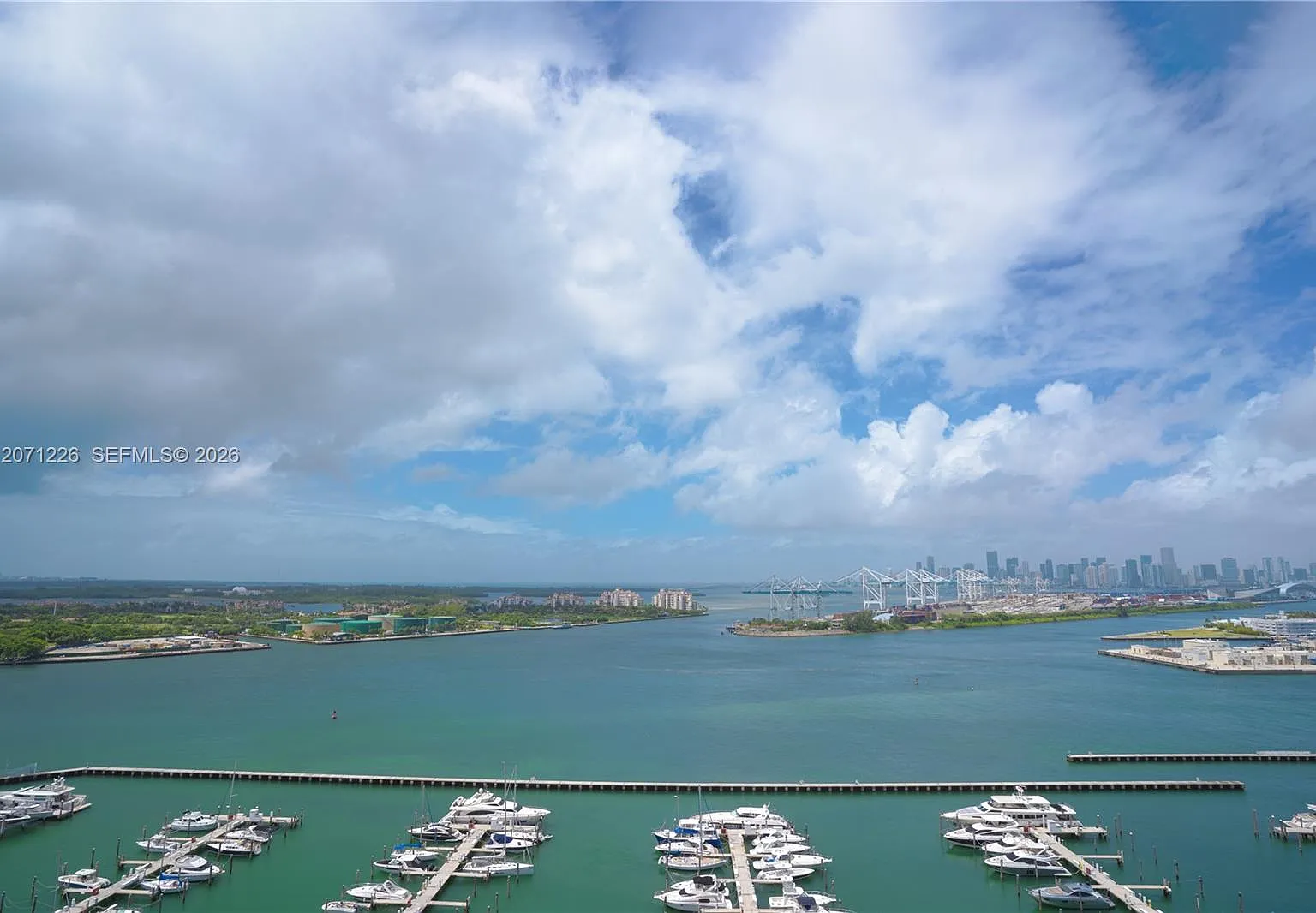 Yacht Club At Portofino C — Photo 2