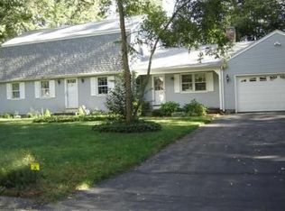 51 Metacomet Rd, Longmeadow, MA 01106