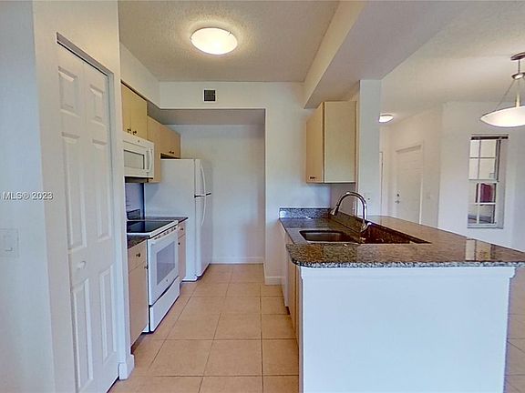 3rd image of 2493 Centergate Dr APT 103