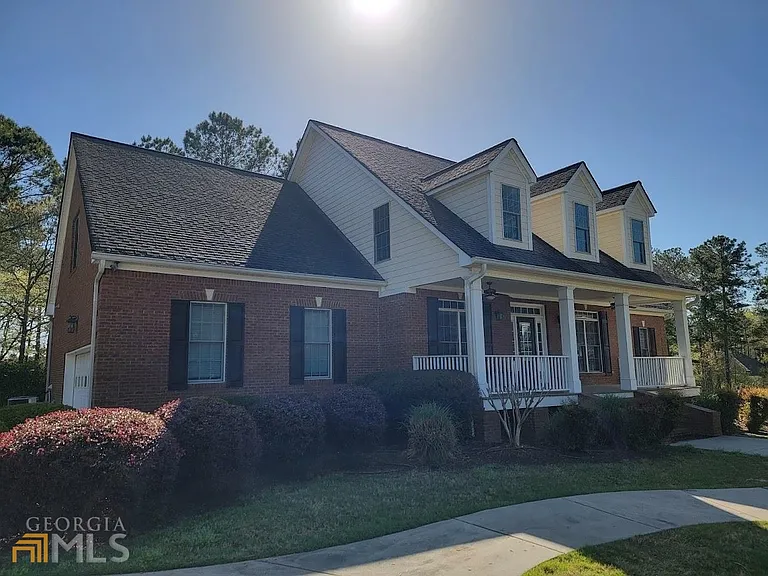 125 Farmington Dr — Photo 2