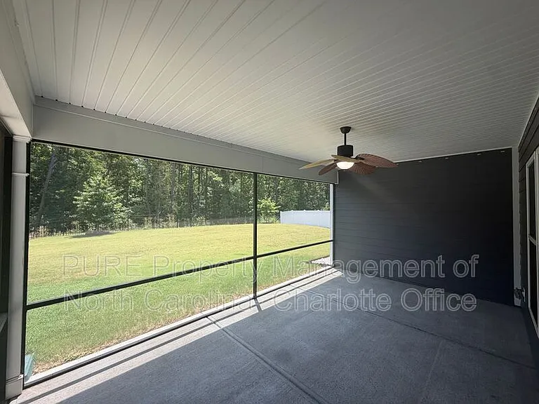 13818 Berkley Ave — Photo 41