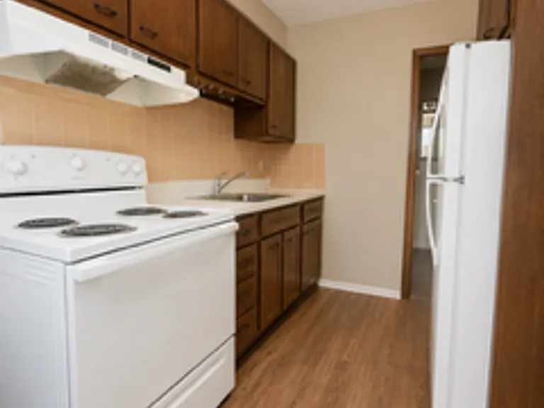 Swift Street Apartments — Photo 7