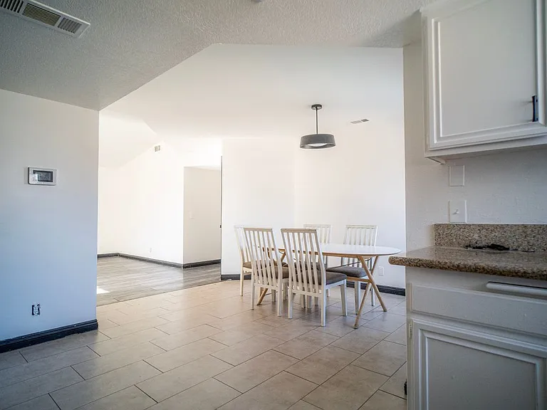 837 Sunrise Ct — Photo 8