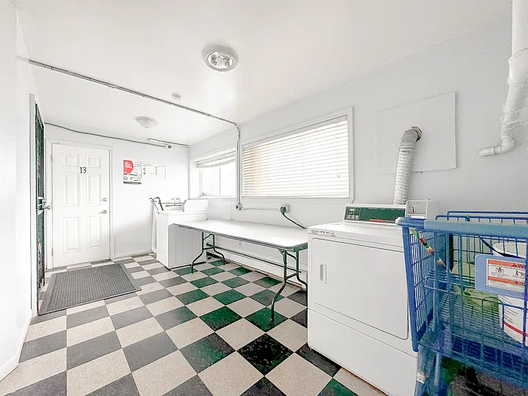 Village Shores Apartments — Photo 13