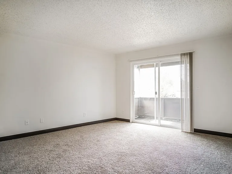 Riviera Apartments — Photo 14